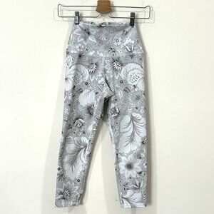EVOLUTION AND CREATION Capri Leggings Women S Gray Black White Floral Stretch
